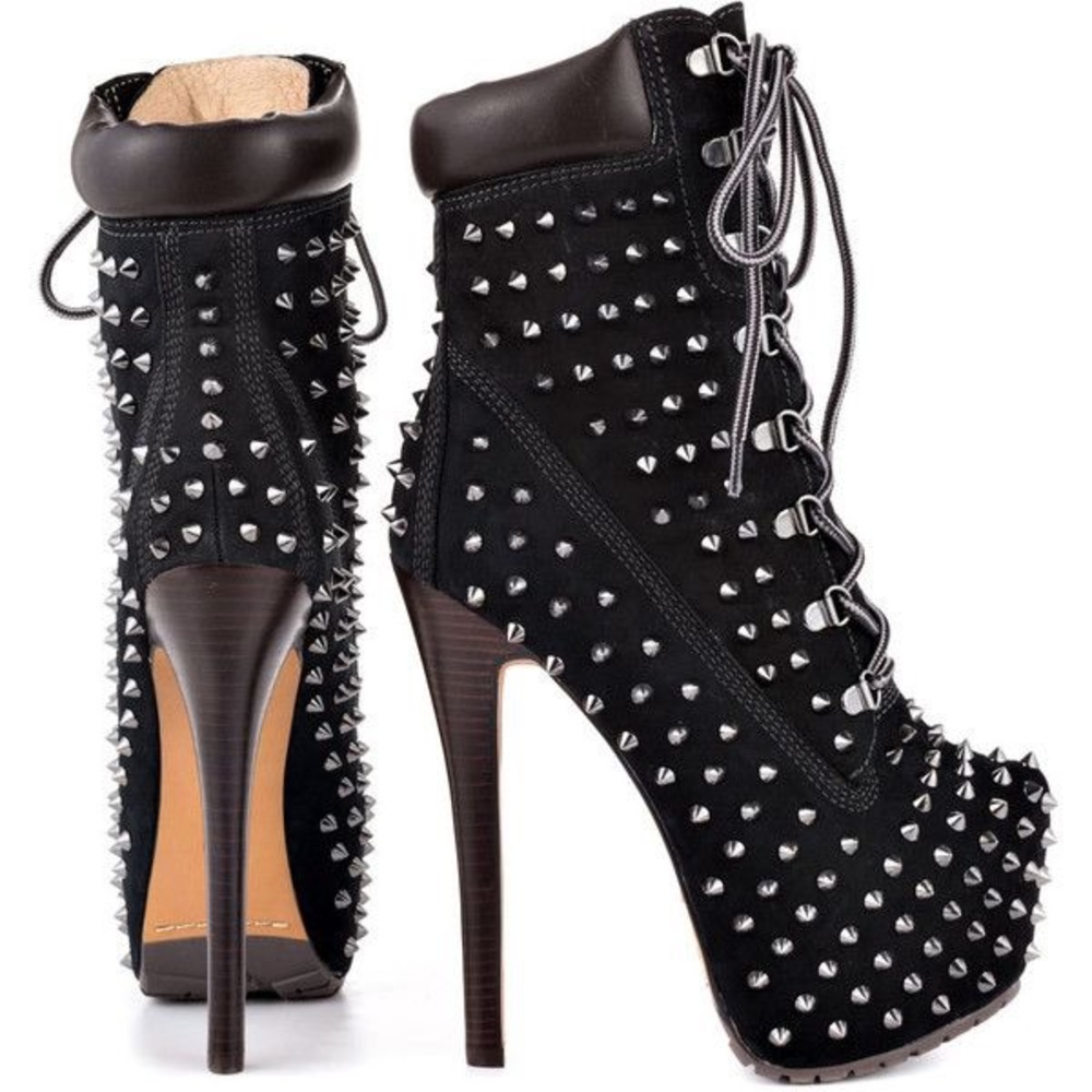Spiked Z Jo boot black size 9
